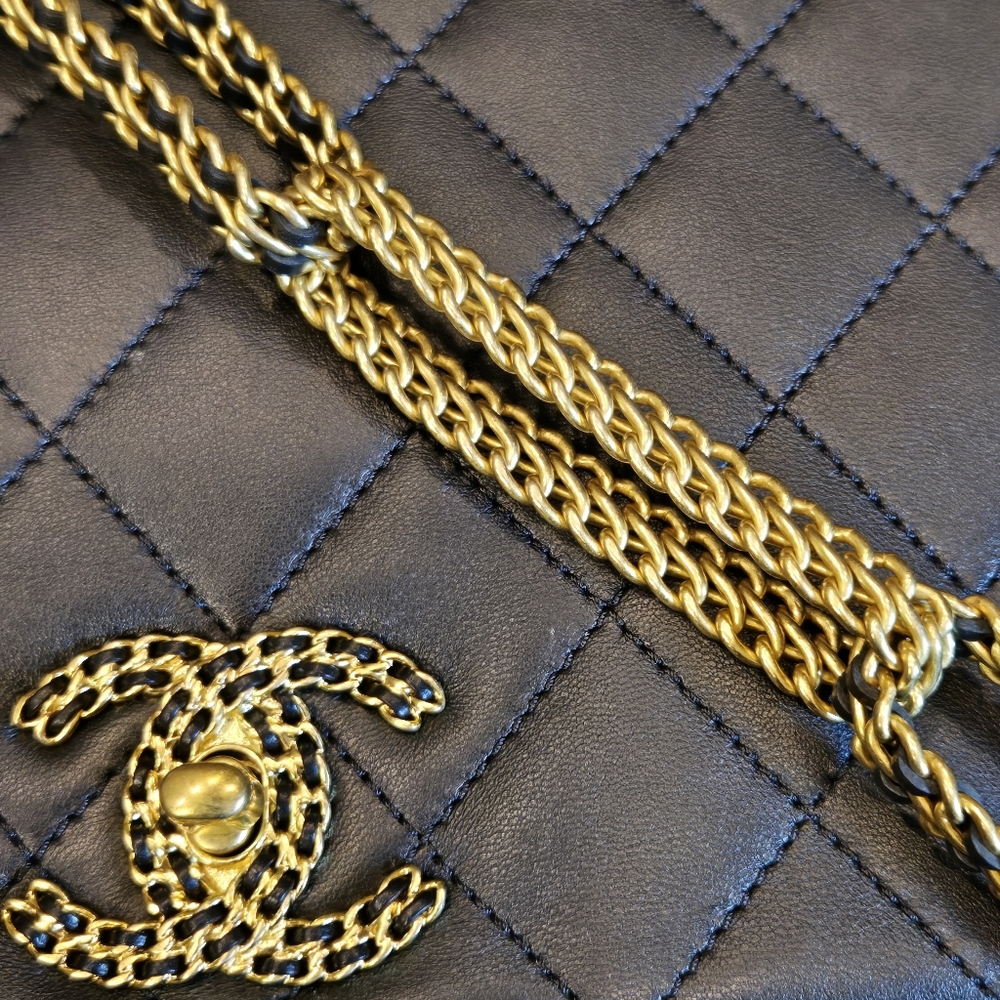 Chanel On and On Full Flap Shoulder Bag - Black Quilted Lambskin COA included - Picture 13 of 17